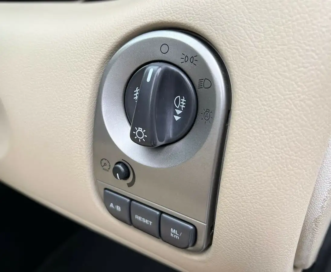 2009-jaguar-x-type-20-sovereign-saloon-big-16