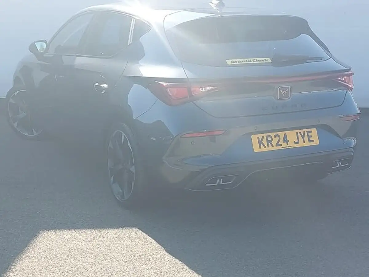 2024-cupra-leon-nf-15-etsi-v1-hatchback-big-1