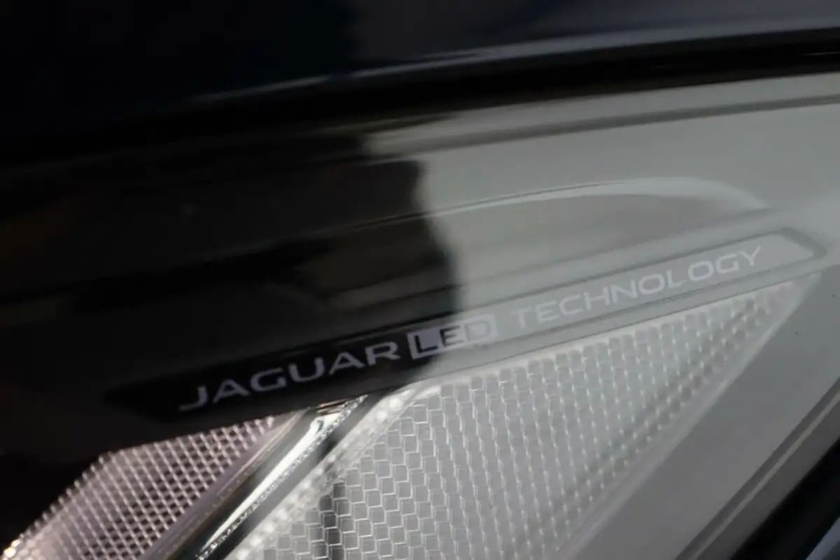 2022-jaguar-i-pace-ev400-hse-black-big-9
