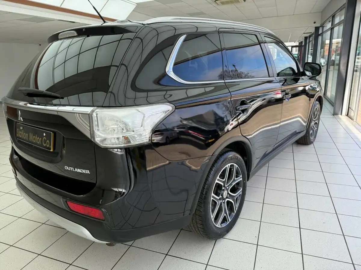 2015-mitsubishi-outlander-22di-d-gx4-big-4