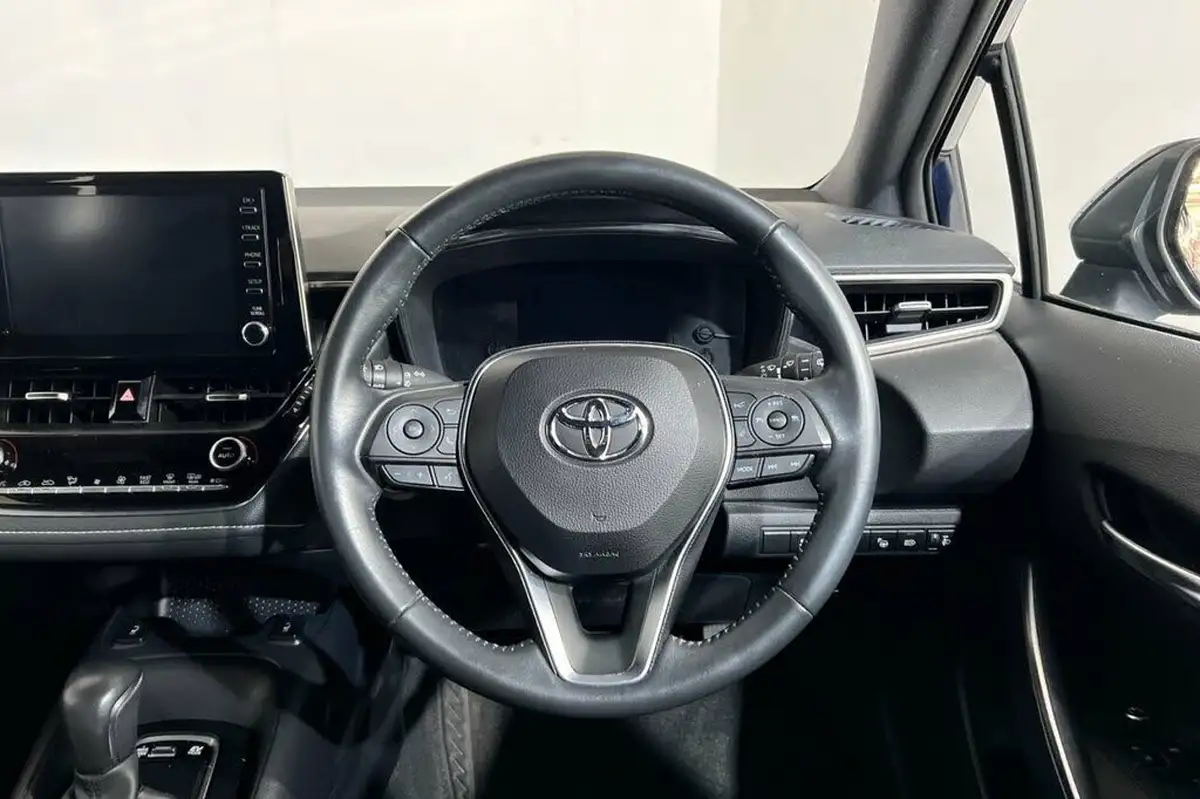2022-toyota-corolla-18-vvt-i-icon-tech-trk-hatchback-5d-big-14