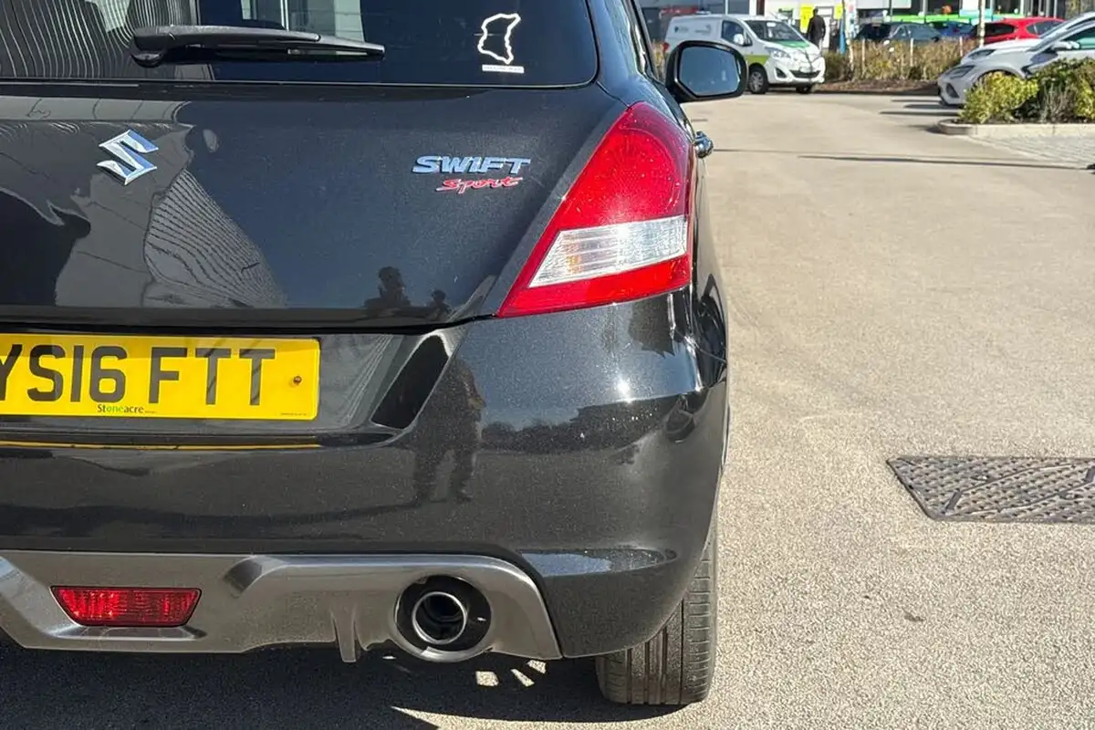 2016-suzuki-swift-16-sport-5d-big-25