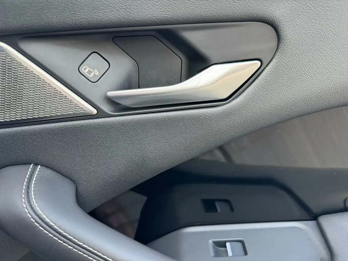 2021-jaguar-i-pace-ev400-hse-big-23