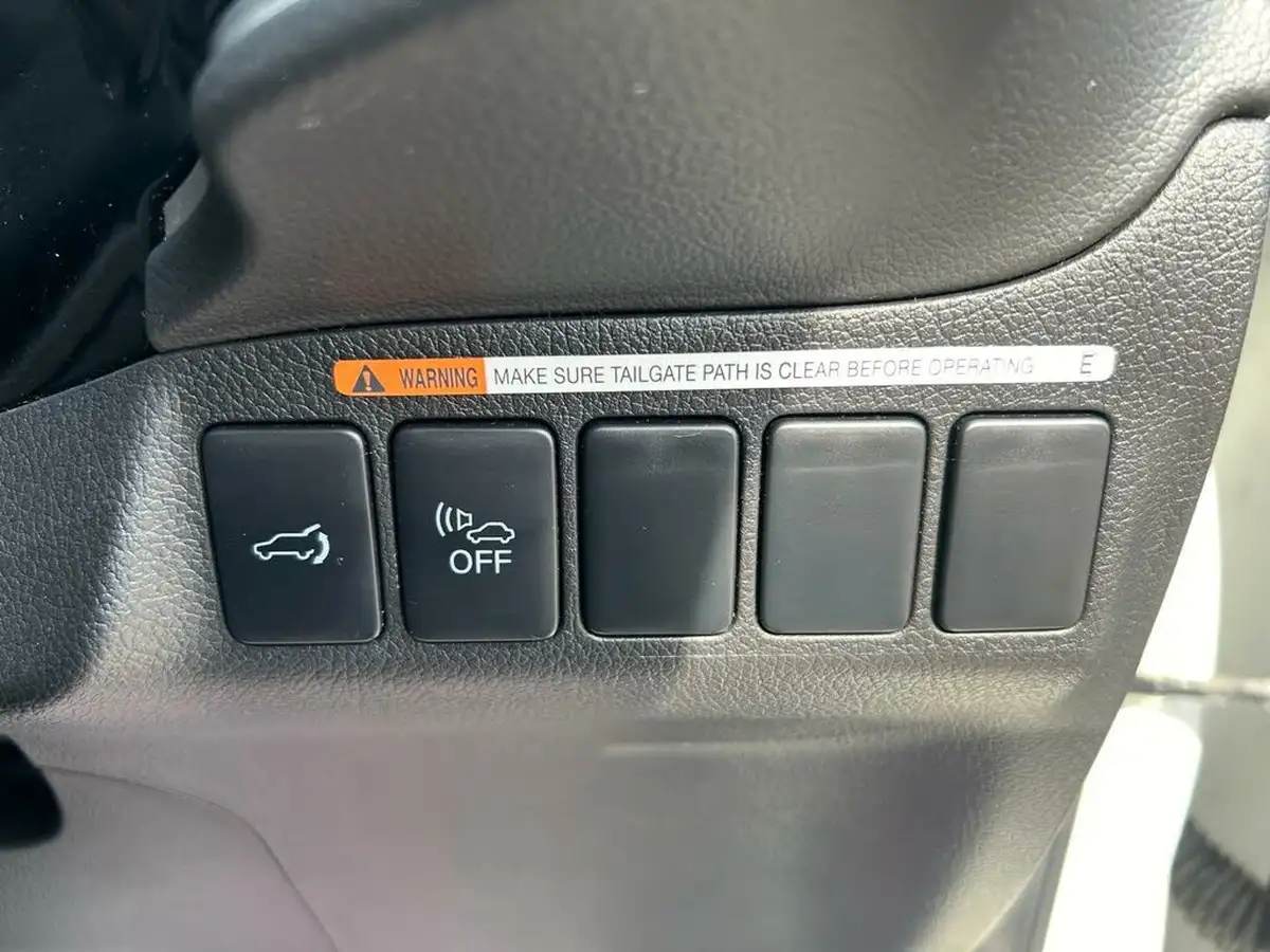 2016-mitsubishi-outlander-20-gx4h-phev-big-46