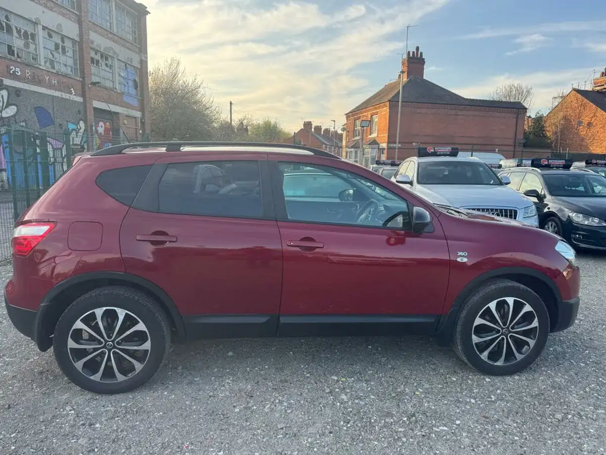 2013-nissan-qashqai-16-360-cvt-big-7