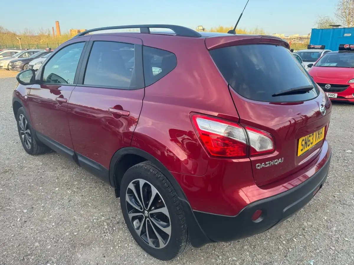 2013-nissan-qashqai-16-360-cvt-big-3