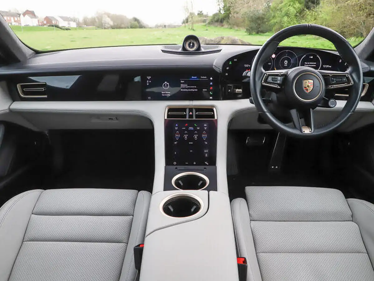 2021-porsche-taycan-e-turbo-big-2