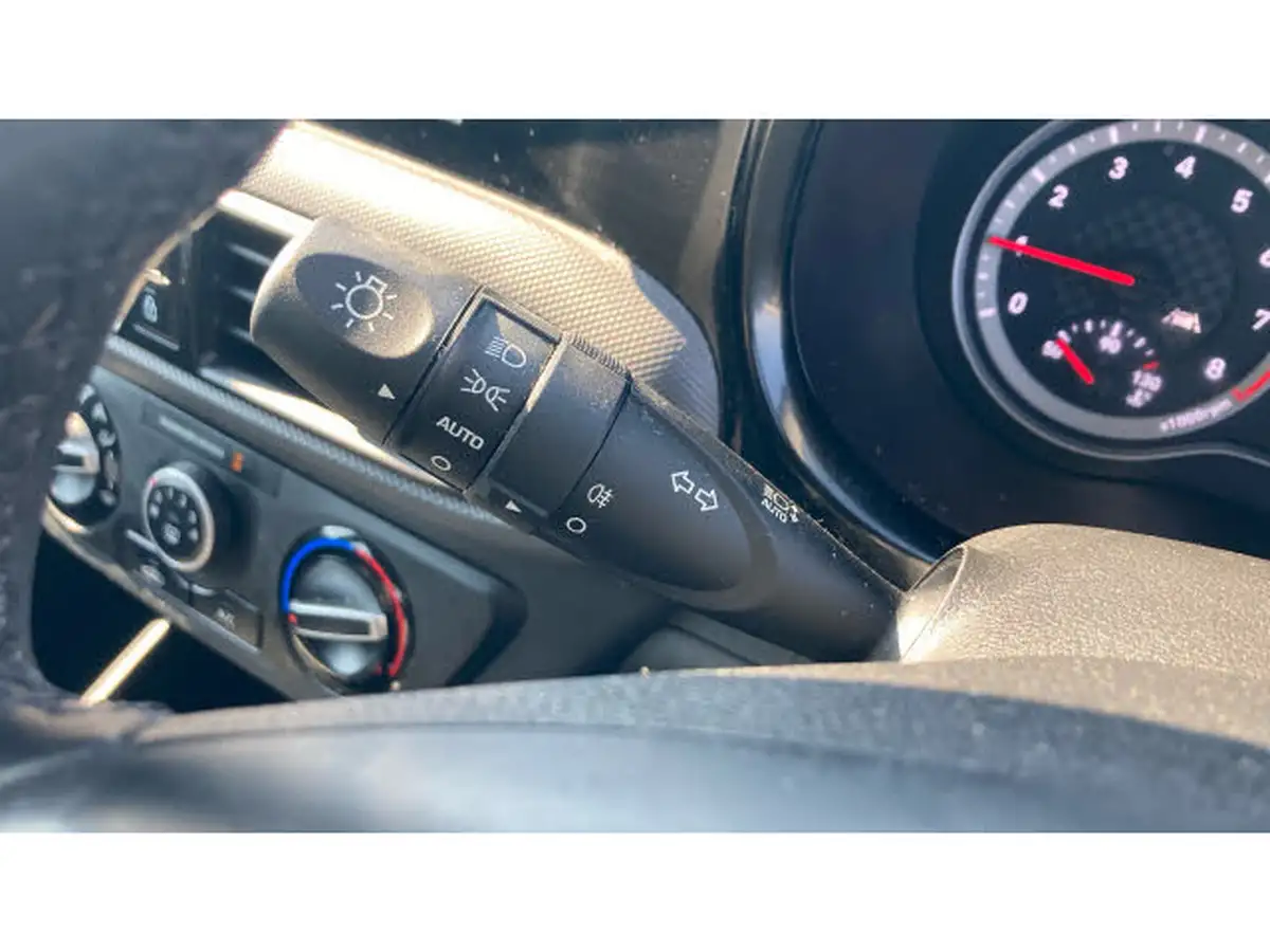 2021-hyundai-i10-10-se-connect-big-30