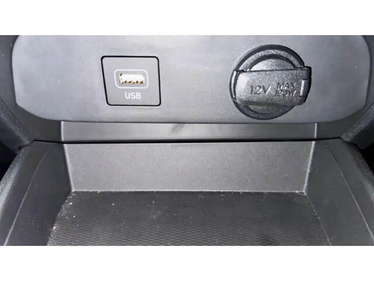 2022-hyundai-i10-12-se-connect-big-27