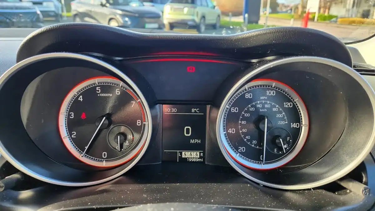 2022-suzuki-swift-12-dualjet-sz-l-big-10