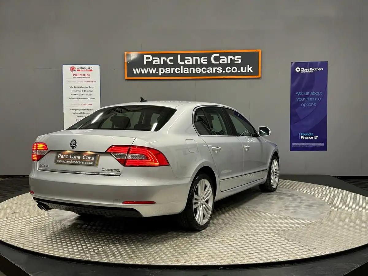 2015-skoda-superb-18-elegance-hatchback-big-2