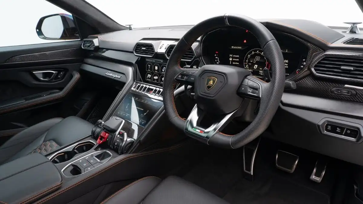 2022-lamborghini-urus-40-no-trim-big-19