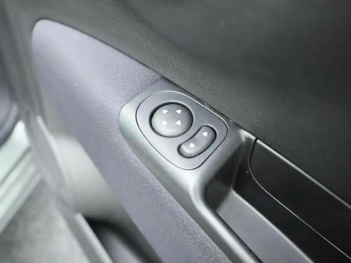 2018-fiat-500-12-lounge-big-16