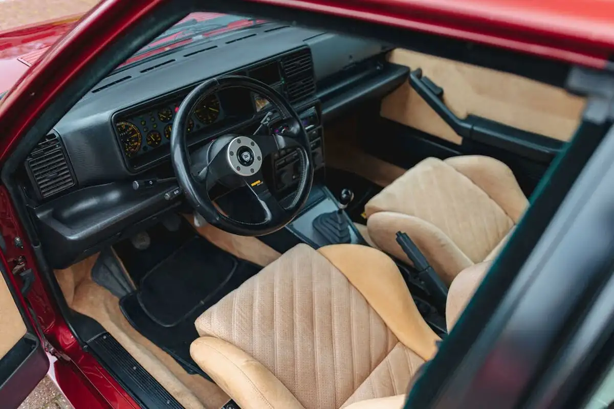 1993-lancia-delta-20-hf-integrale-big-56