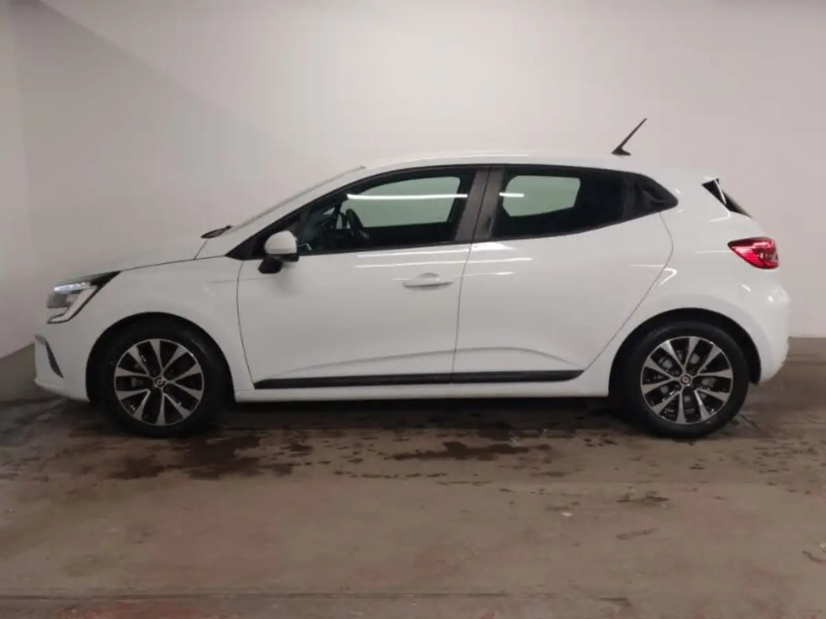 2022-renault-clio-16-iconic-edition-big-3