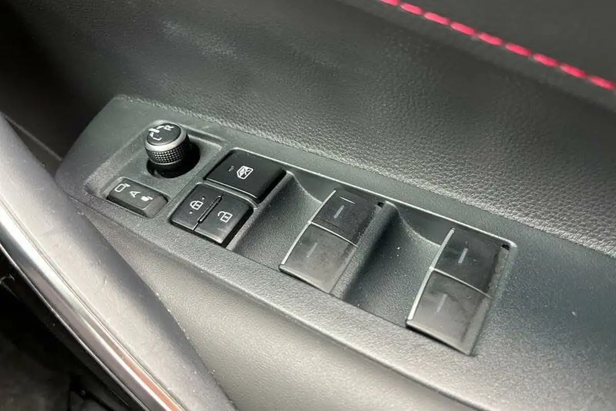 2022-toyota-corolla-18-vvt-i-excel-120bhp-trk-touring-sports-big-15