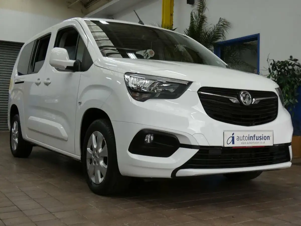 2021-vauxhall-combo-life-15-se-xl-100ps-big-21