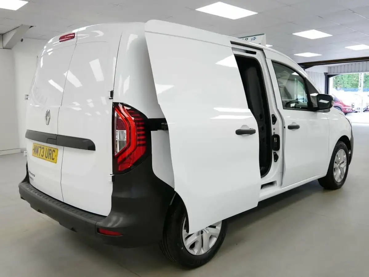 2023-renault-kangoo-15dci-ml19-95-advance-big-19