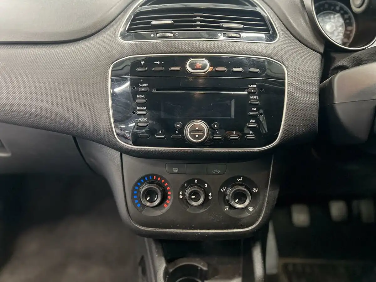 2014-fiat-punto-12-pop-3d-big-14
