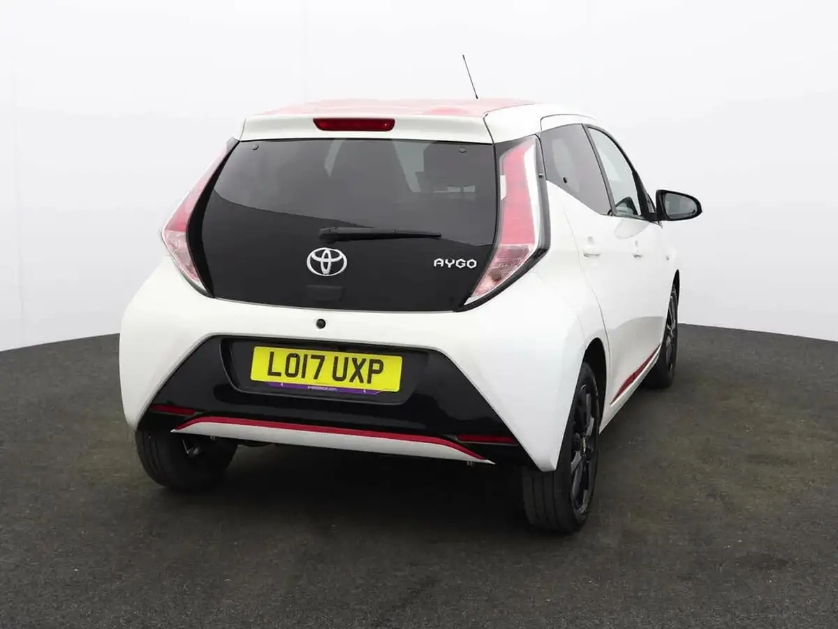 2017-toyota-aygo-10-vvt-i-x-press-71bhp-x-shift-big-5
