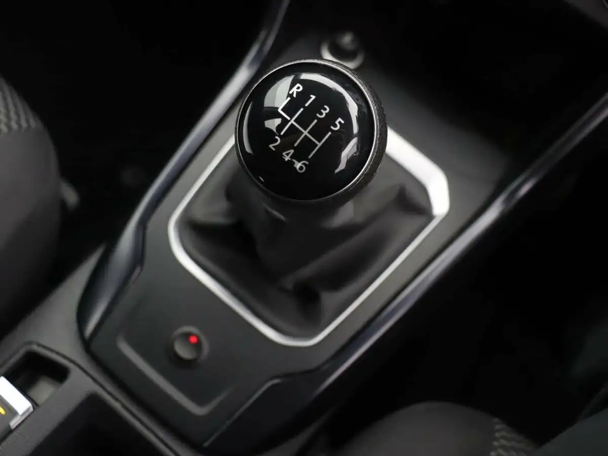2019-volkswagen-t-roc-10-tsi-s-big-28