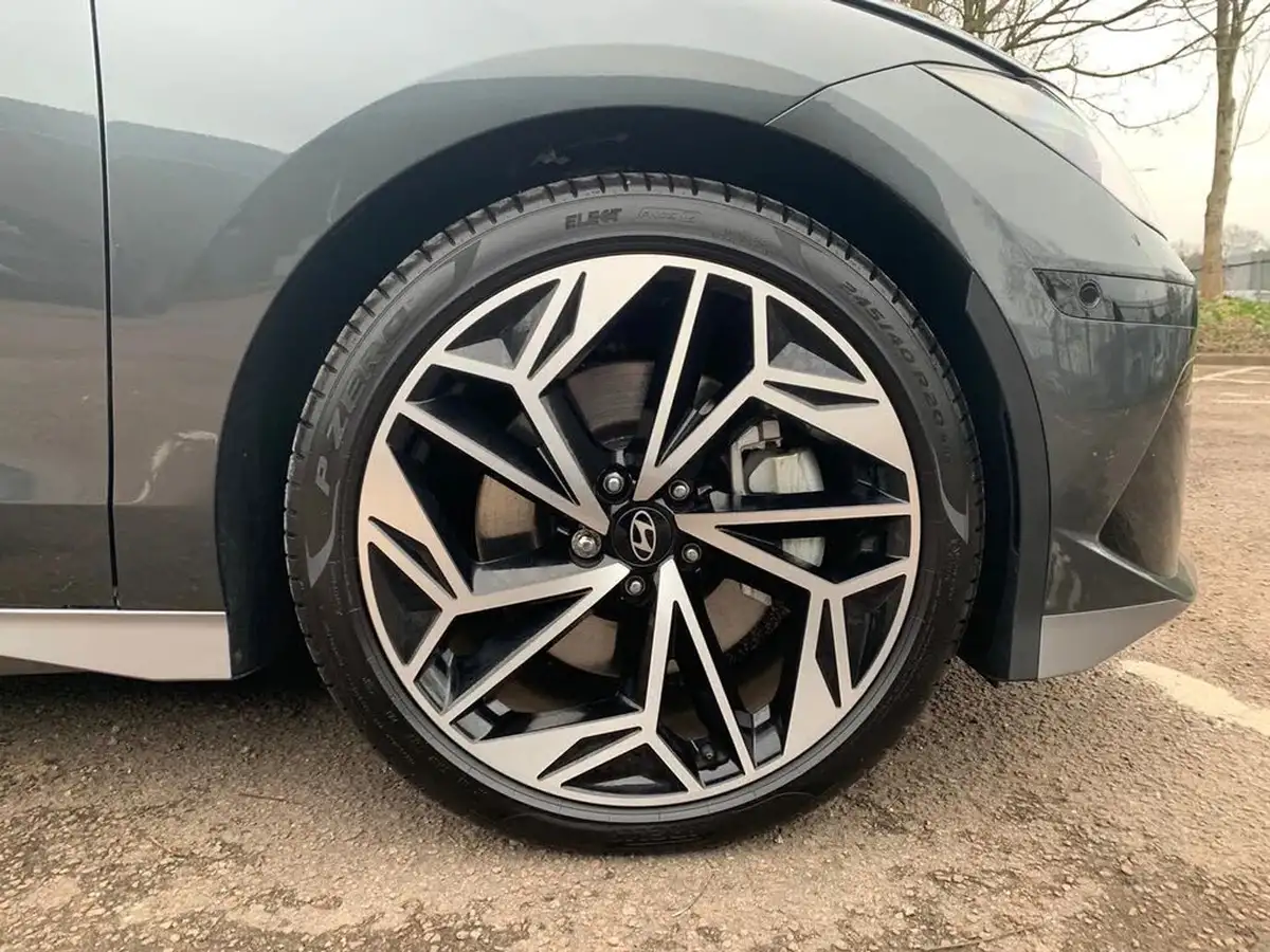 2024-hyundai-ioniq-6-e-ultimate-228ps-single-motor-rwd-big-3