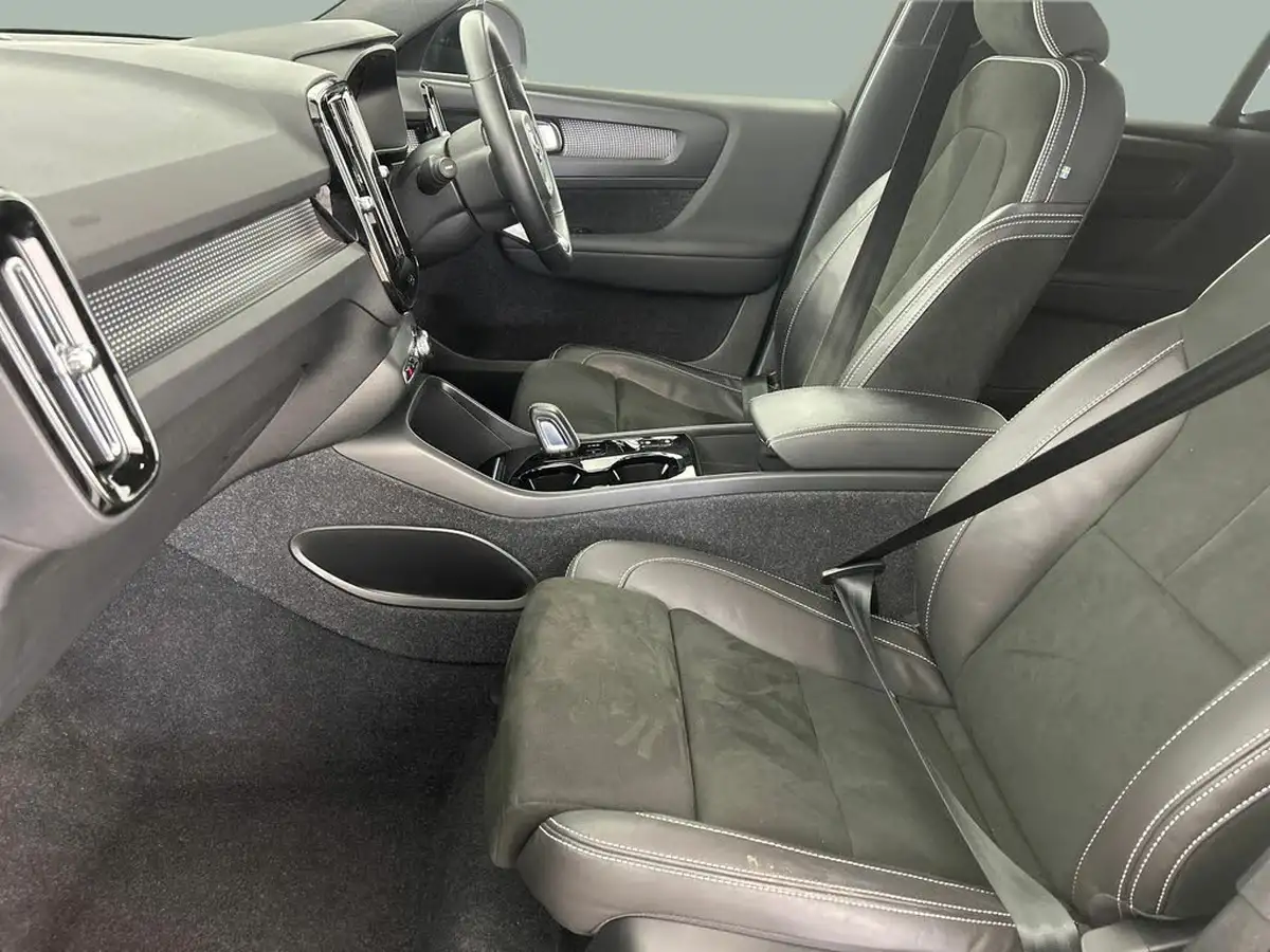 2022-volvo-xc40-15-t4-r-design-big-26