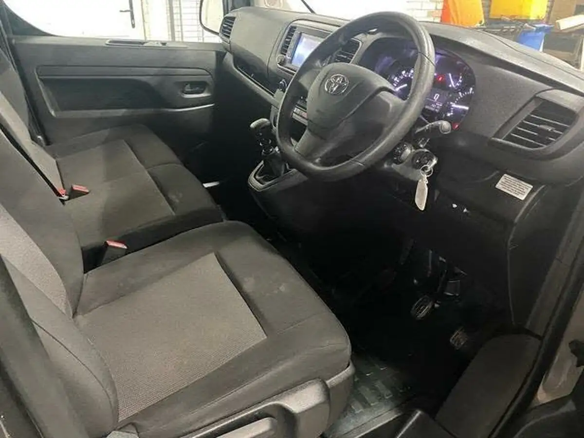 2023-toyota-proace-20d-icon-medium-panel-big-3