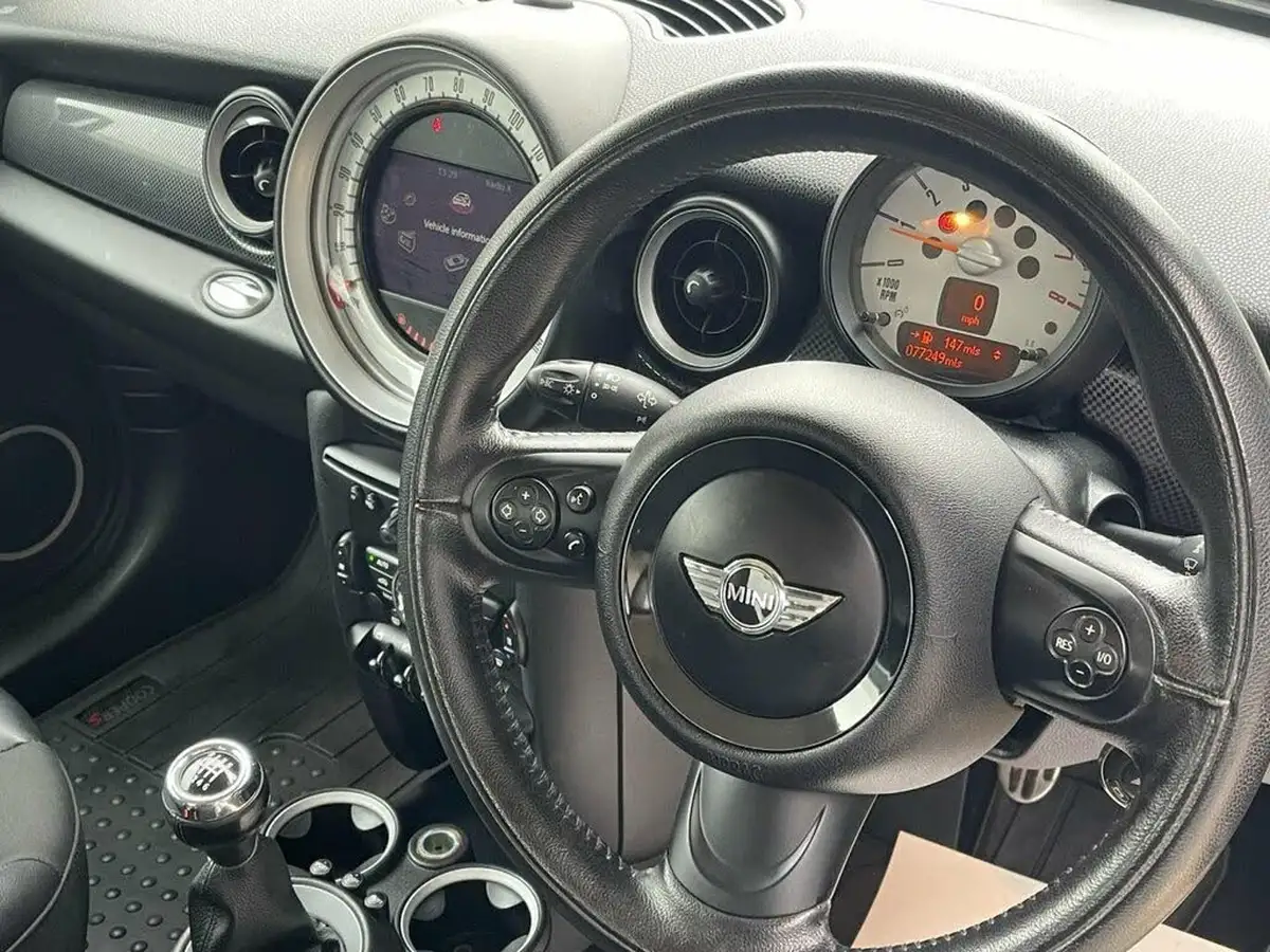 2012-mini-cooper-16-cooper-s-hatchback-3d-big-31