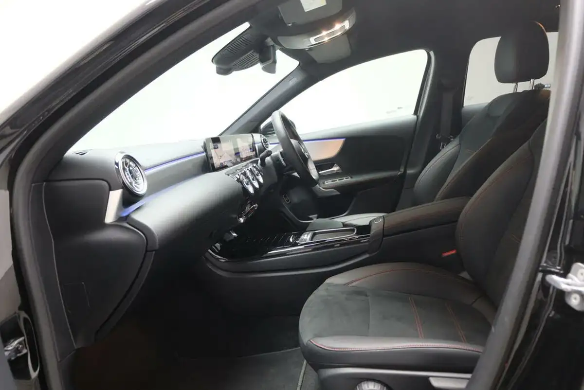 2023-mercedes-benz-a-class-13-a180-amg-line-executive-saloon-4d-7g-dct-big-12