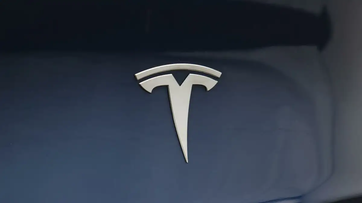2022-tesla-model-y-e-long-range-big-20