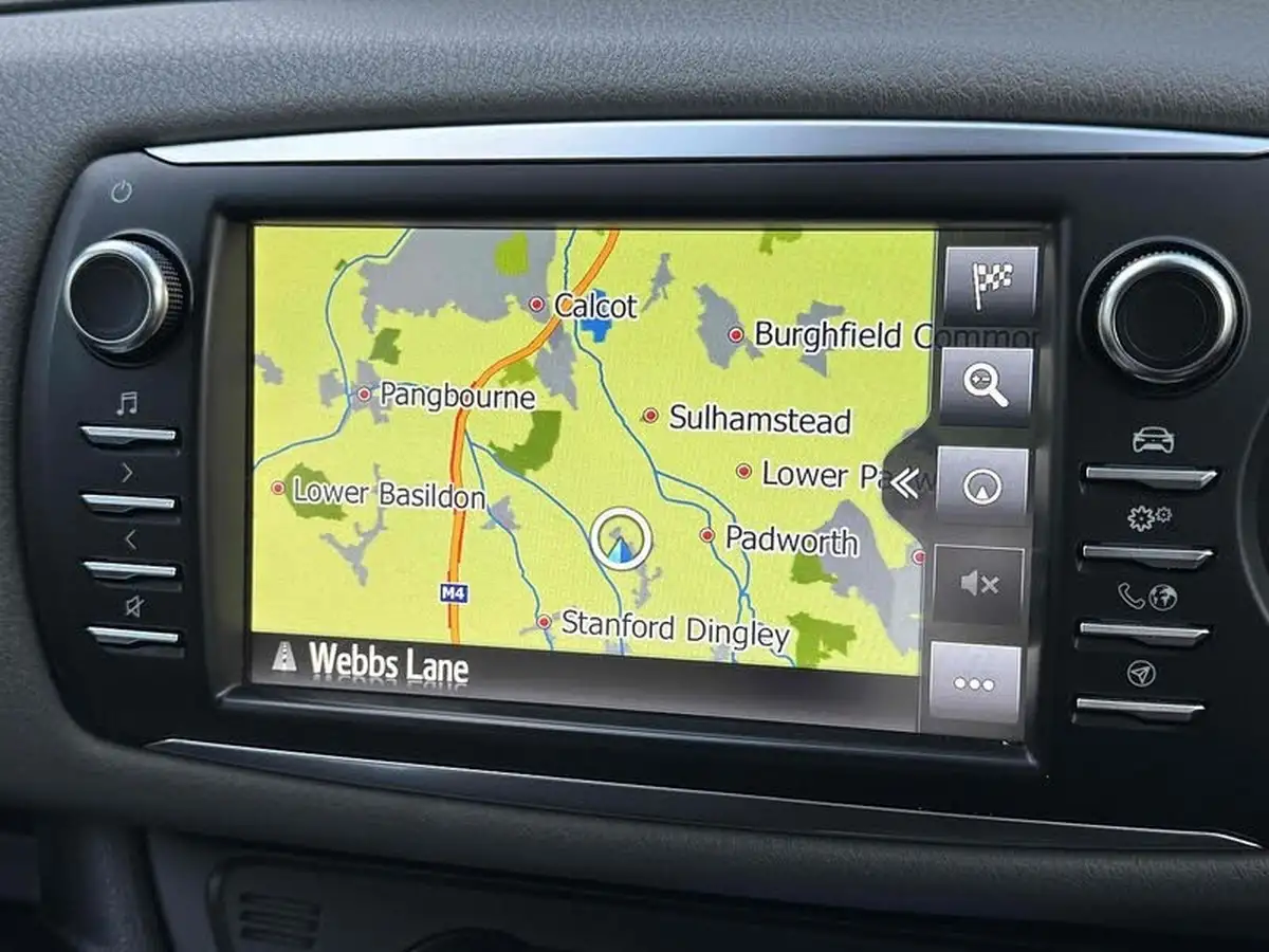 2019-toyota-yaris-15-vvt-i-icon-tech-98bhp-hybrid-1497cc-e-cvt-big-28