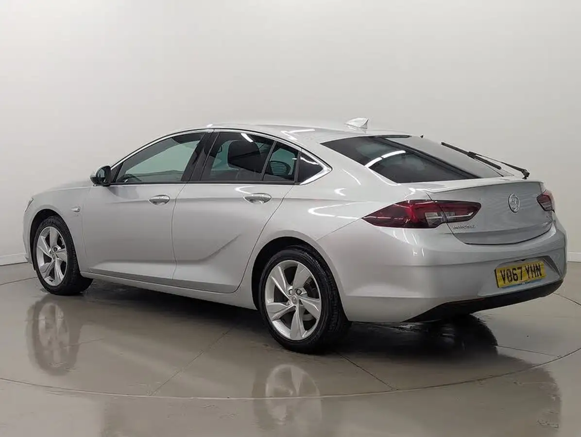 2017-vauxhall-insignia-grand-sport-15-turbo-sri-nav-big-7