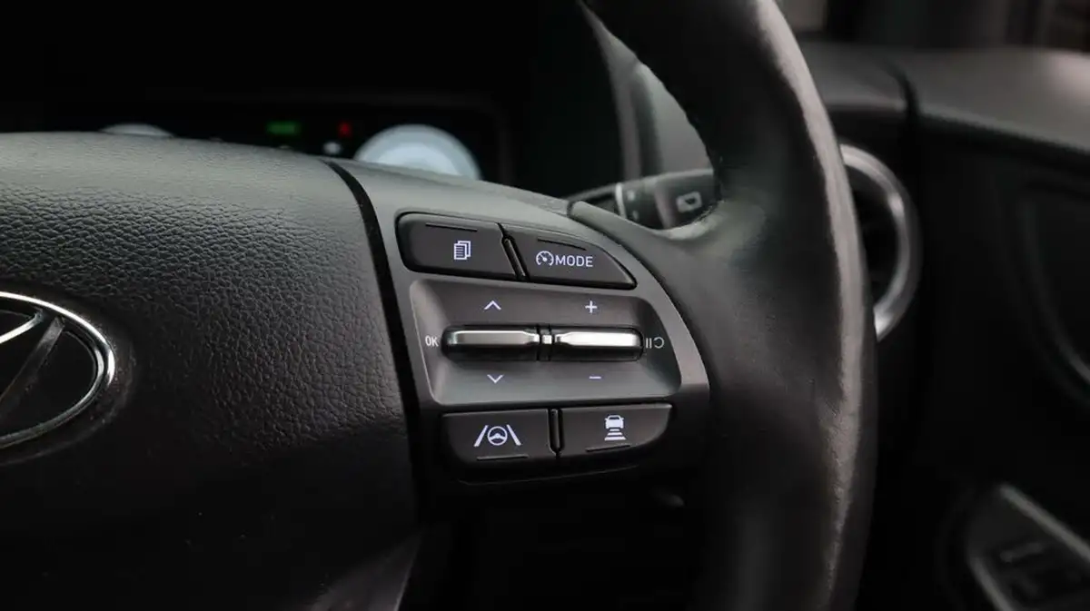 2022-hyundai-kona-e-premium-204ps-64kwh-7kw-obc-big-25