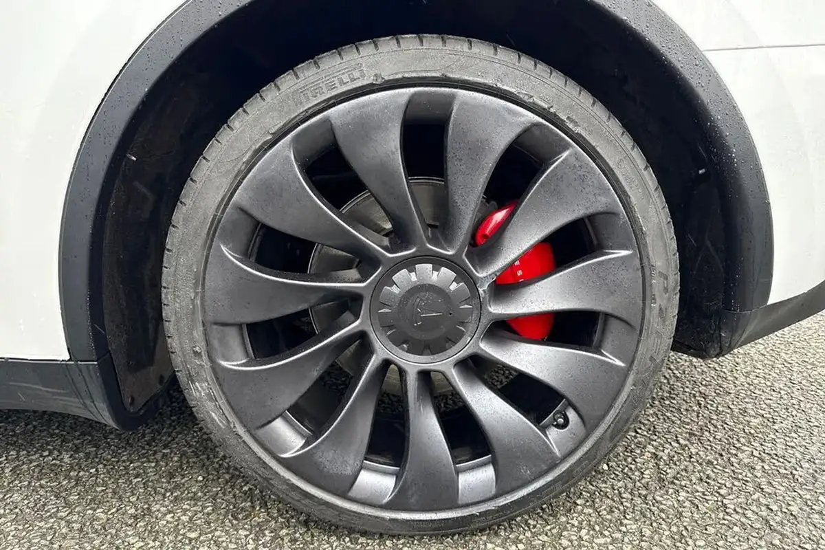 2023-tesla-model-y-e-performance-big-21