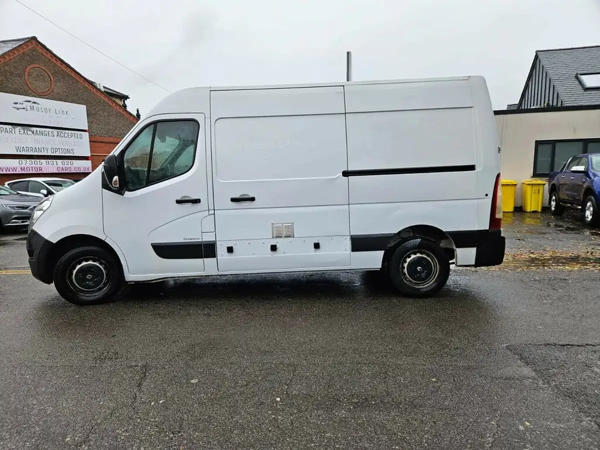 2019-renault-master-23dci-mm35-145-business-eu6fwd-energy-medium-roof-panel-van-big-3