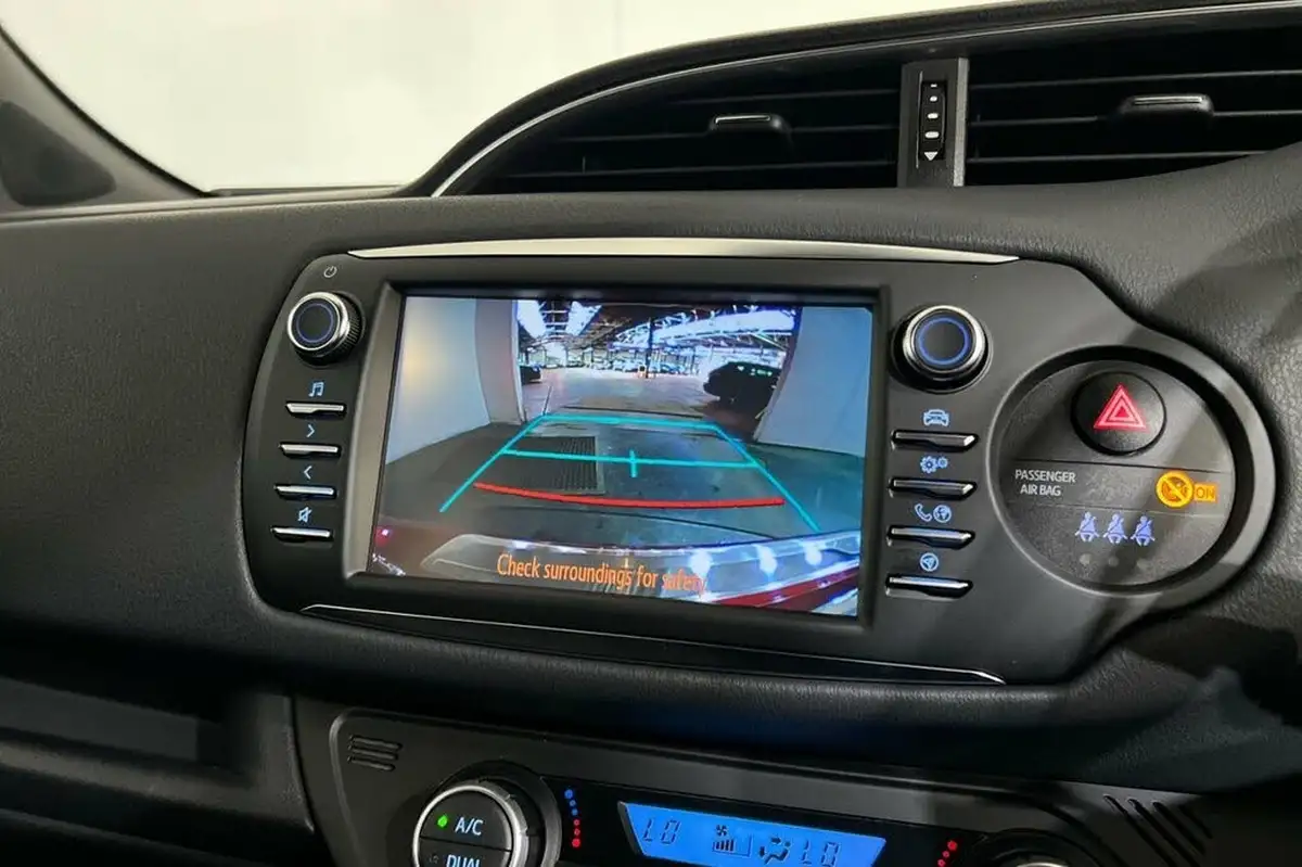 2019-toyota-yaris-15-vvt-i-excel-98bhp-hybrid-1497cc-e-cvt-big-29