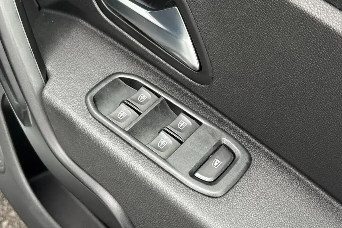 2022-dacia-duster-10-tce-comfort-90hpeu6d-4x2-window-van-big-17