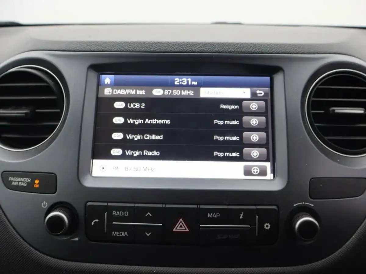 2019-hyundai-i10-10-play-big-20