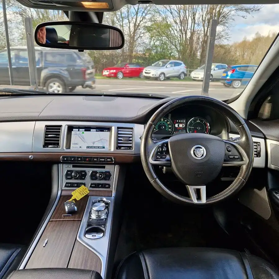 2012-jaguar-xf-22td-luxury-190ps-saloon-4d-auto-big-6