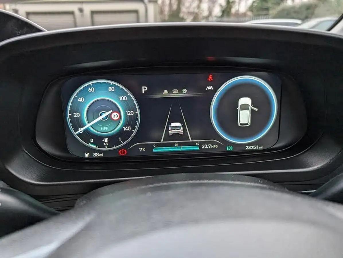 2022-hyundai-i20-10-t-gdi-se-connect-dct-big-30