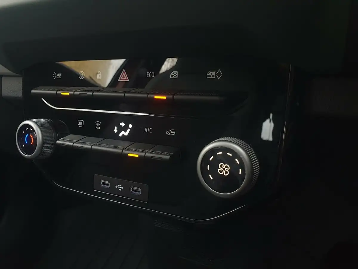 2024-dacia-spring-cargo-e-extreme-big-22