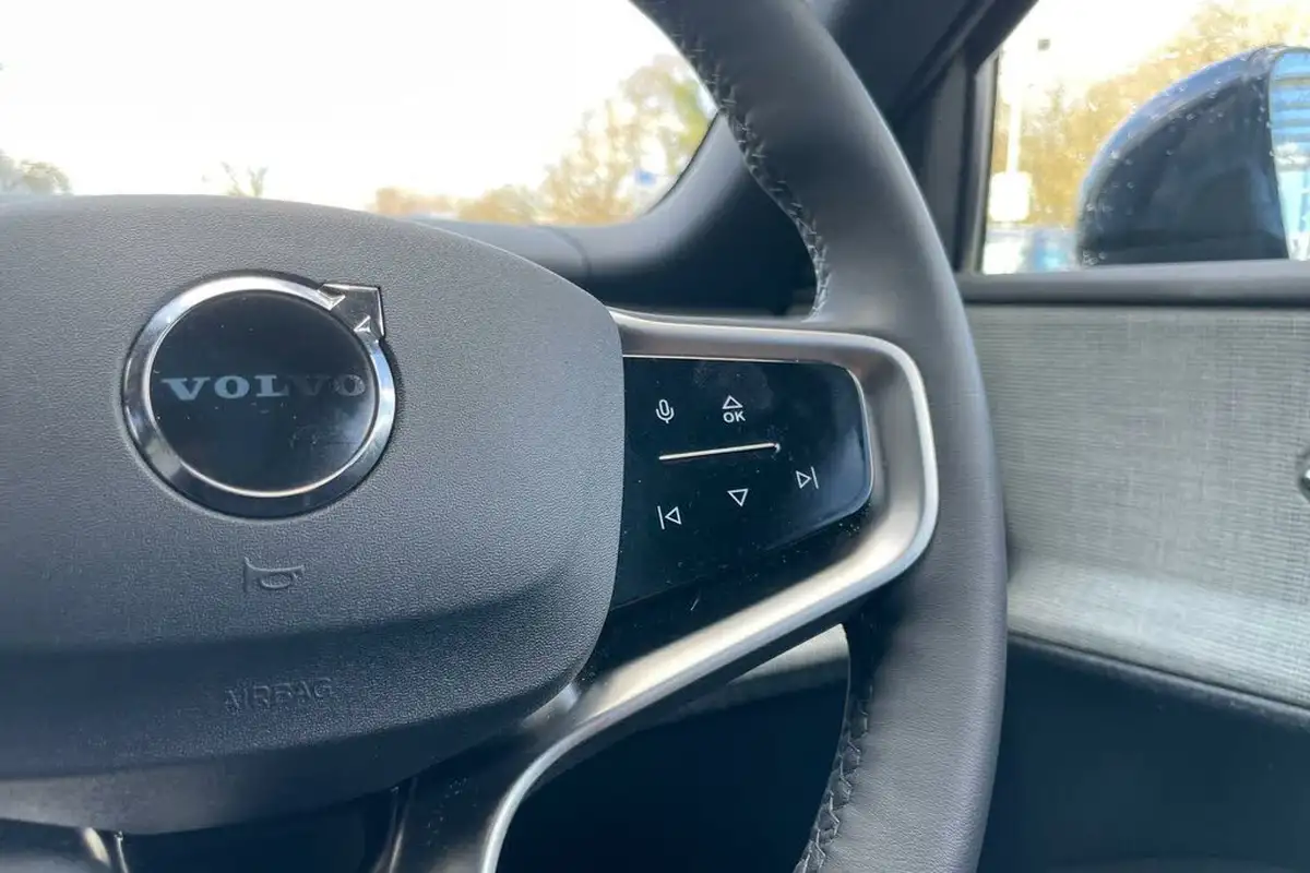 2024-volvo-ex30-e-single-motor-ultra-big-35