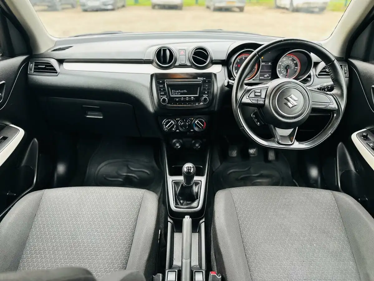 2019-suzuki-swift-12-dualjet-attitude-big-50