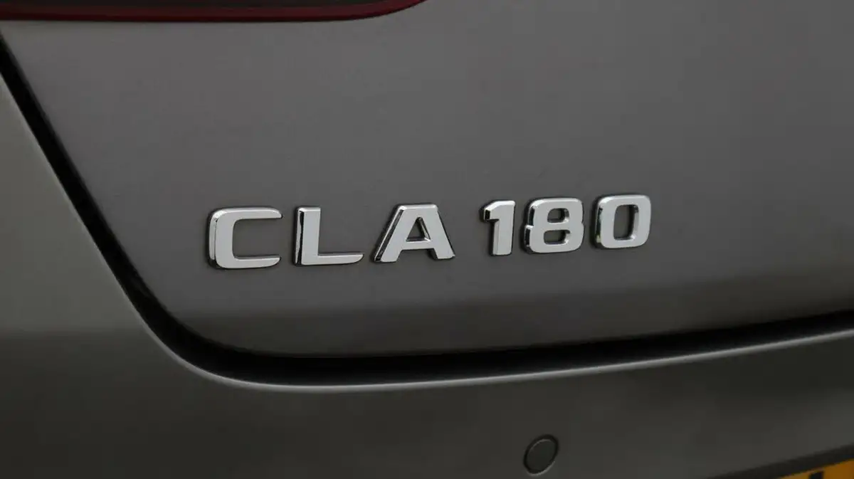 2021-mercedes-benz-cla-13-cla-180-amg-line-premium-plus-coupe-4d-big-22