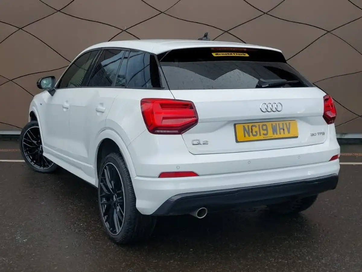 2019-audi-q2-10-30-tfsi-black-edition-big-1
