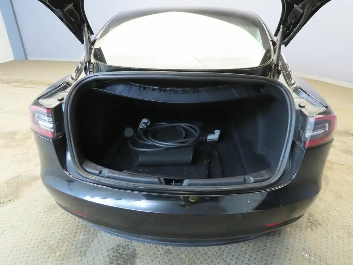2020-tesla-model-3-e-performance-big-13