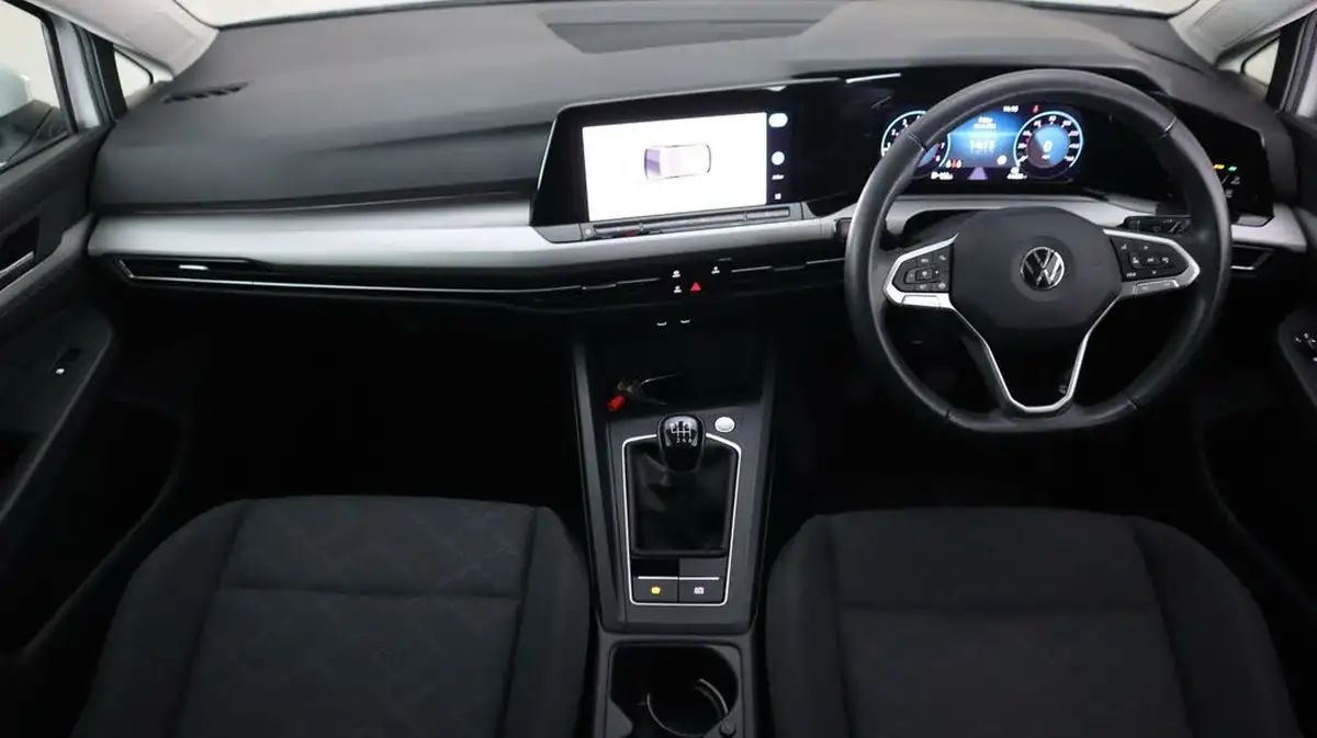 2022-volkswagen-golf-15-tsi-life-150ps-hatchback-big-13