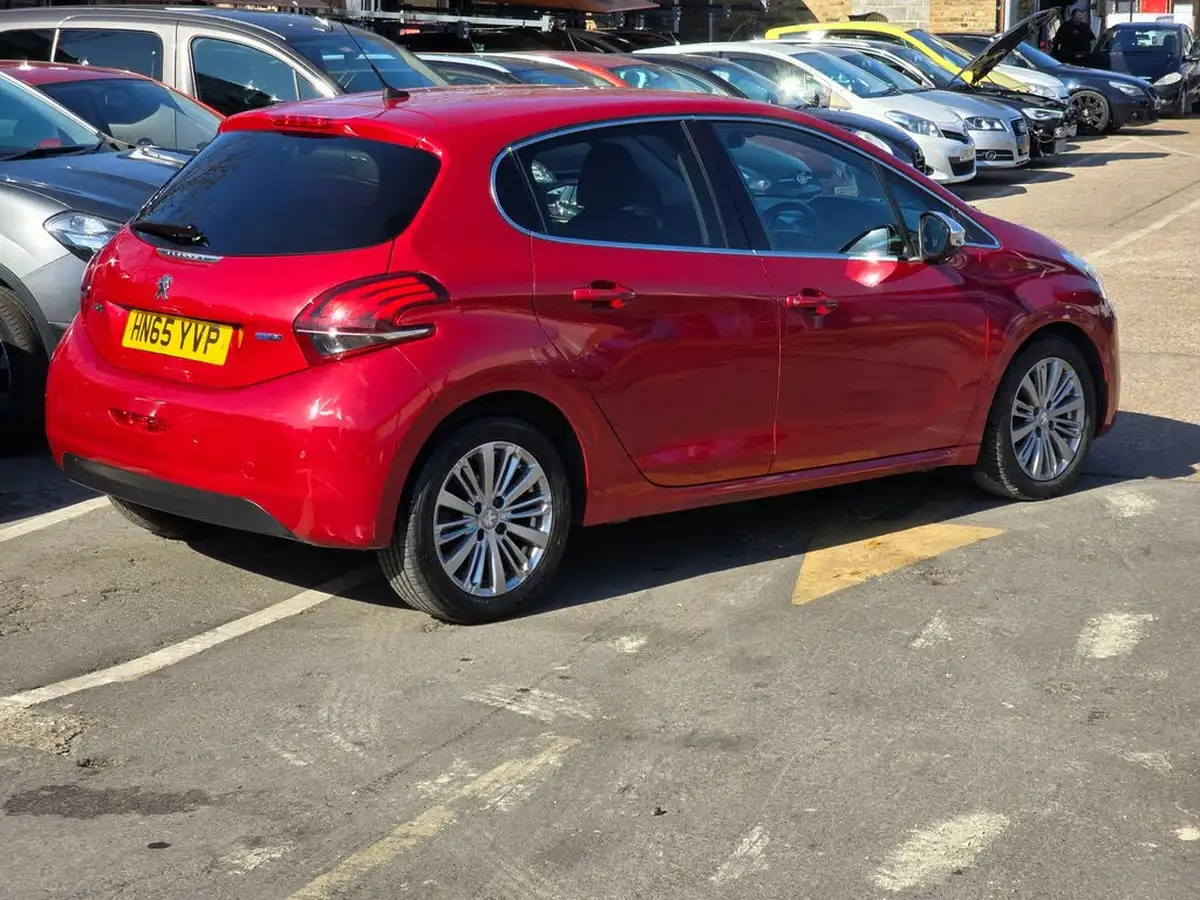 2015-peugeot-208-12-puretech-allure-110bhp-ss-5d-eat6-big-23