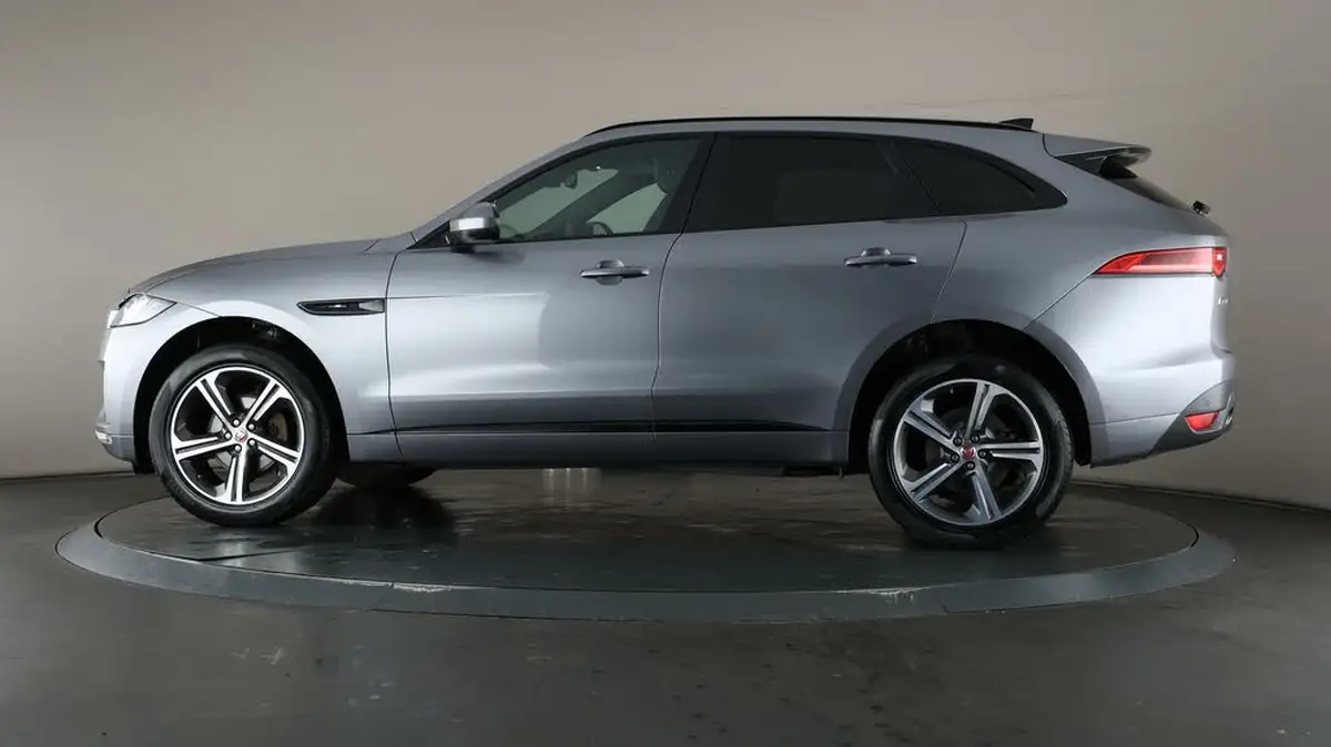 2020-jaguar-f-pace-20-i4d-chequered-flag-180ps-big-35